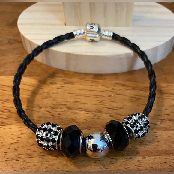 European snake chain charm bracelet with Rhinestone and Black faceted charms NEW - Picture 3 of 3